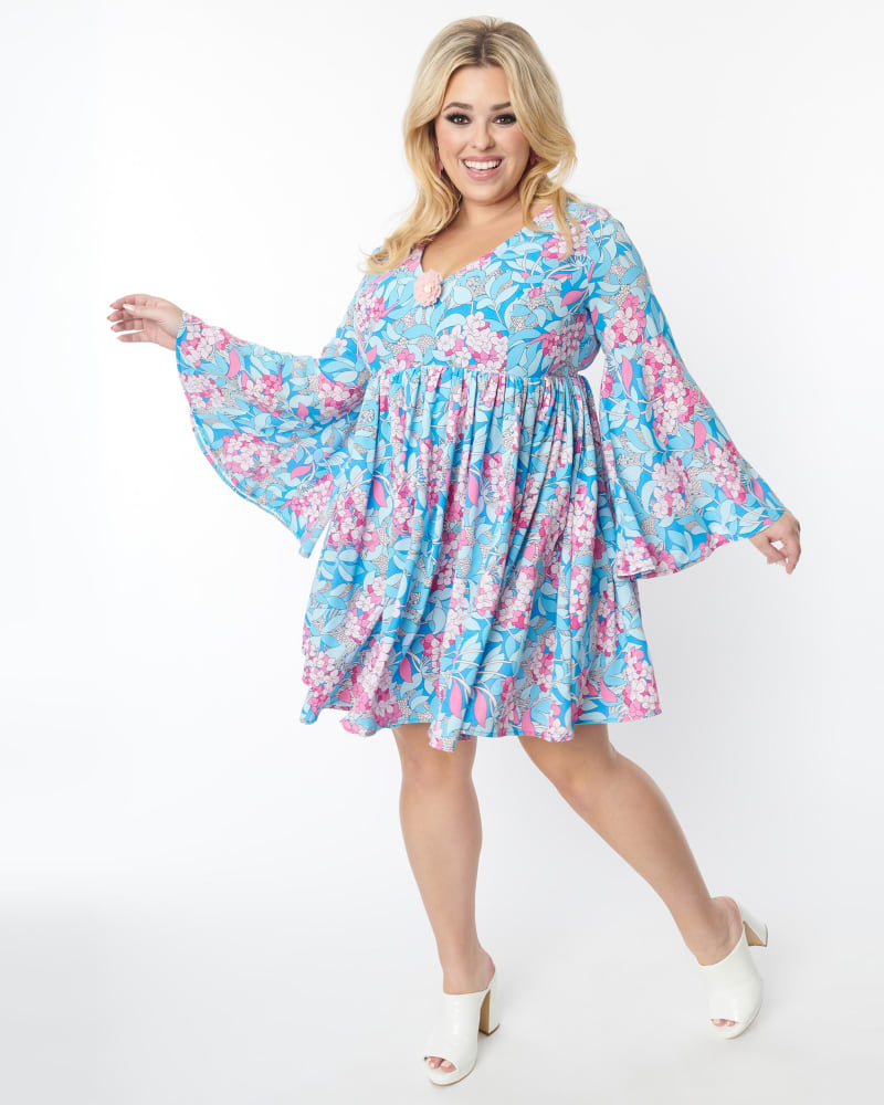 Front of a model wearing a size 4X Unique Vintage Blue & Pink Flower Wower Babydoll Dress in Blue, Pink, Floral by Unique Vintage. | dia_product_style_image_id:287106